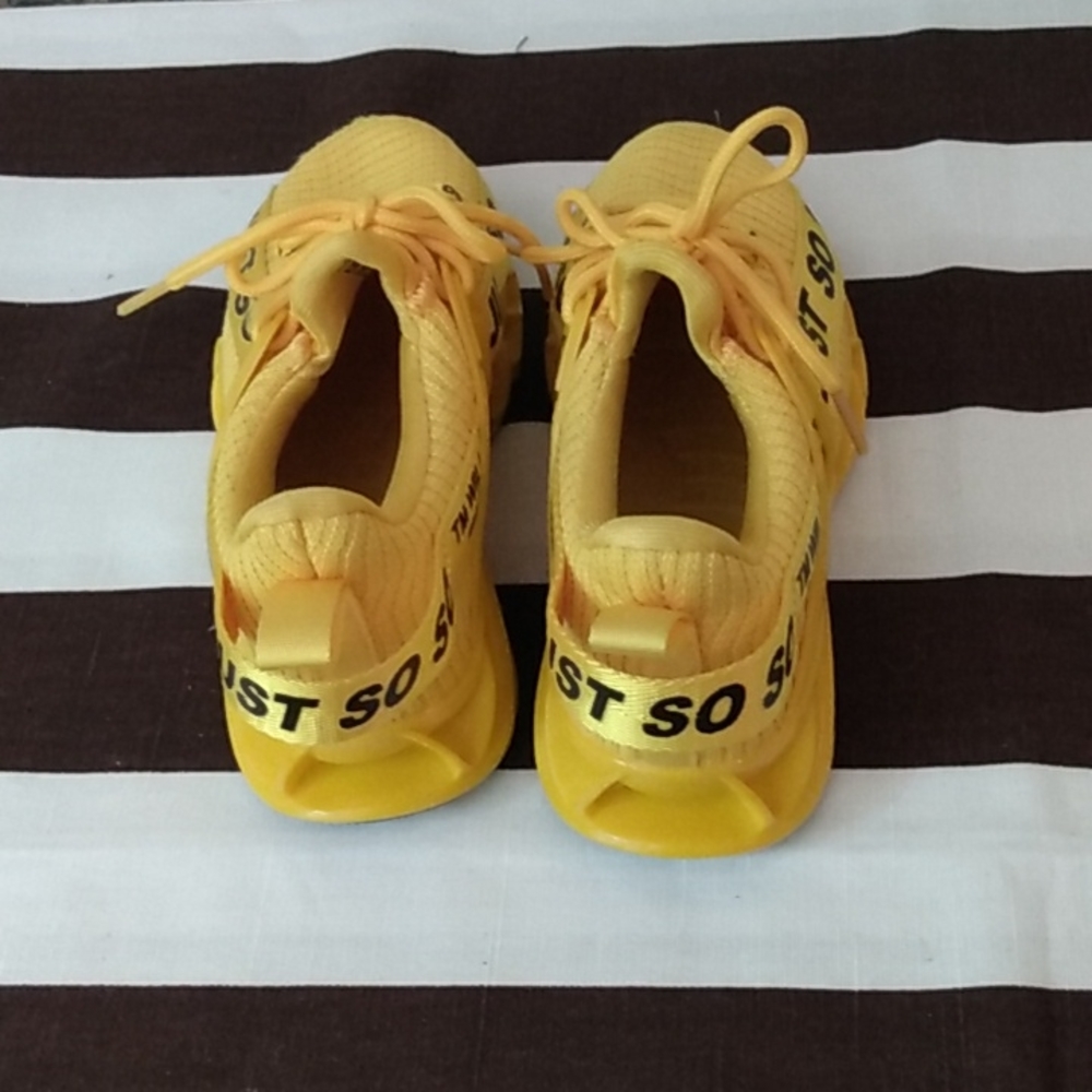 Sneakers - Picture 3 of 11